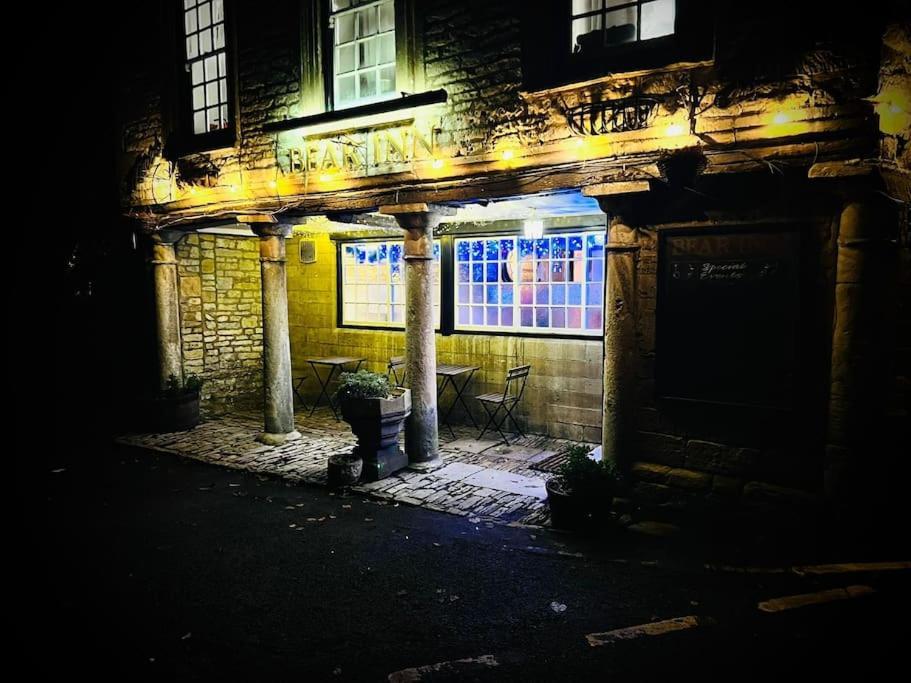 Bear Inn - Bisley Bisley  Ngoại thất bức ảnh