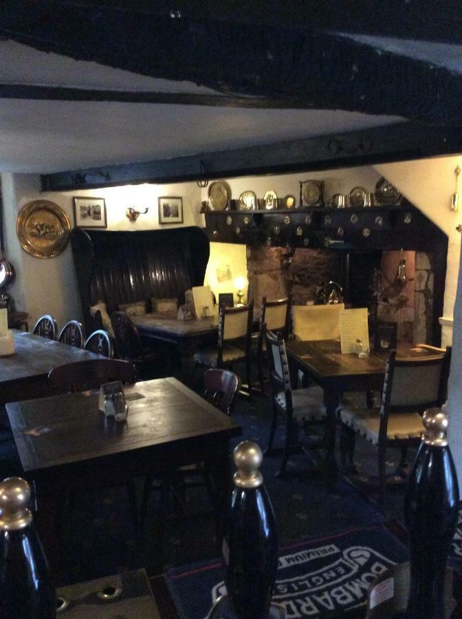 Bear Inn - Bisley Bisley  Ngoại thất bức ảnh