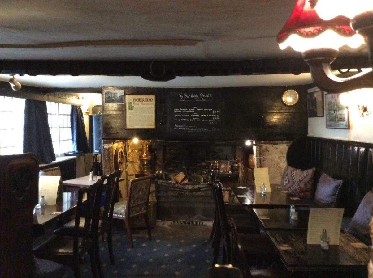 Bear Inn - Bisley Bisley  Ngoại thất bức ảnh
