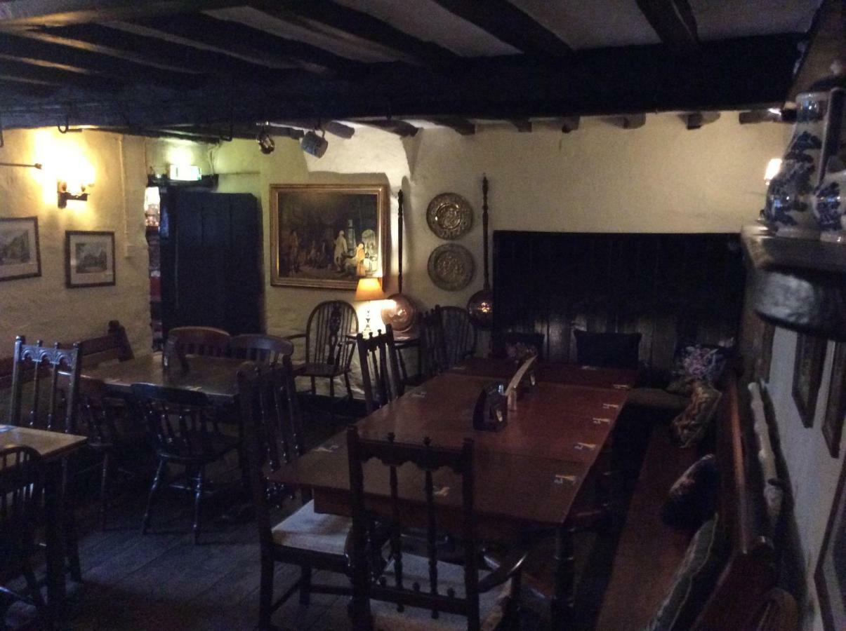Bear Inn - Bisley Bisley  Ngoại thất bức ảnh